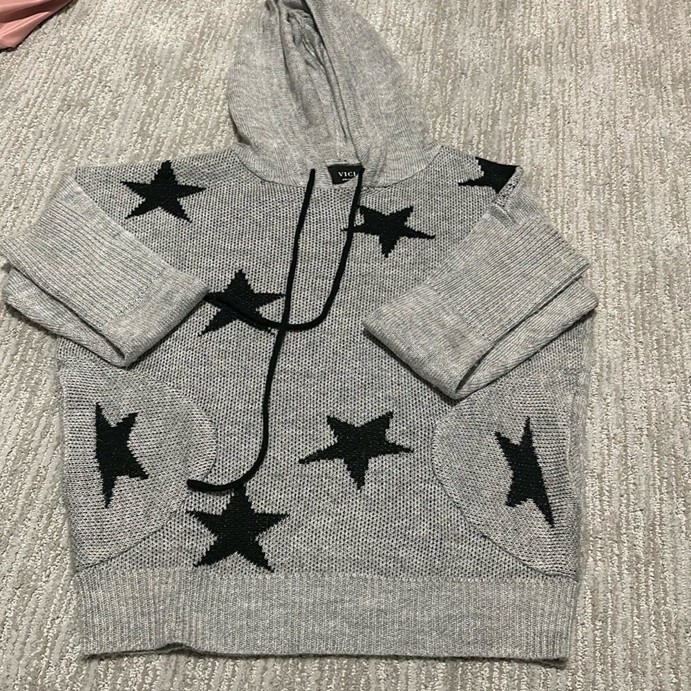 Like NEW Vici small women’s sweater. Pet/smoke free.